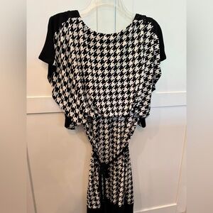 Sangria black and white dress